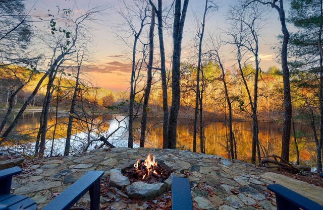 Pet-Friendly-Lakefront Cabin w/Amazing Views-Hot Tub