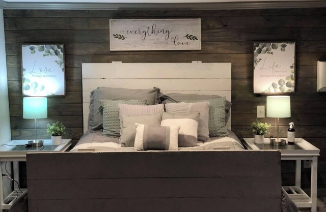 PET FRIENDLY MAIN STREET LOFT, WALKING DISTANTANCE TO OLD TOWN TOMBALL
