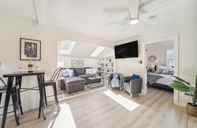 Pet-Friendly Newman Lake Cottage w/Beach Access!