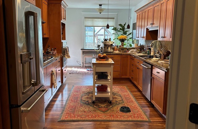 PET FRIENDLY & NO CLEANING FEE! CAPPUCCINO, WINERIES, MOUNTAINS and OCEAN