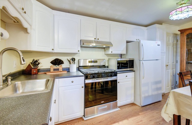 Pet-Friendly North Conway Cottage - Hike & Ski!
