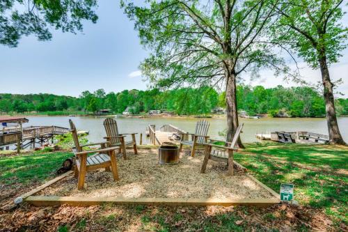 Pet-Friendly Paradise with Private Dock in Lexington