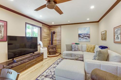 Pet-Friendly Retreat with Fenced Yard in Aurora