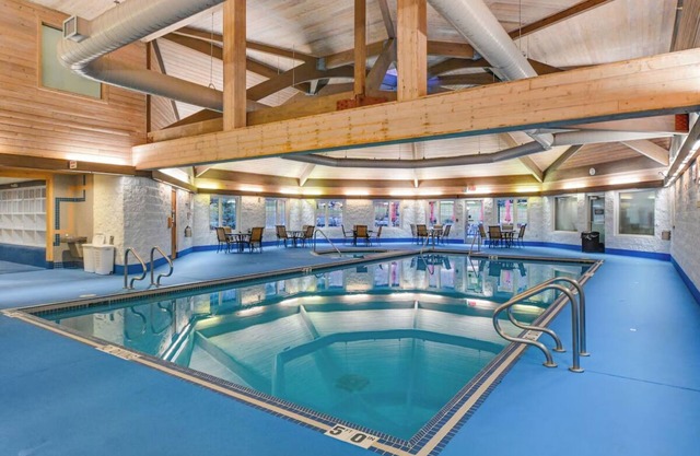 Pet-Friendly Room with Indoor Swimming Pool - Ideal for Adventure Seekers