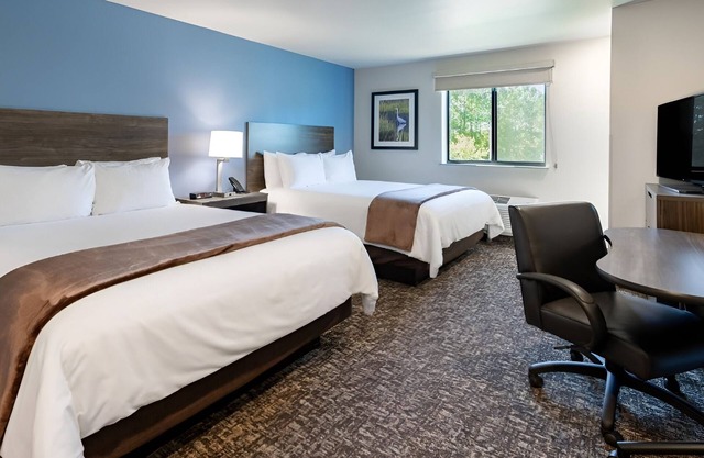 Pet-Friendly Room with Full Kitchen Near Ford Idaho Center for Concert Goers