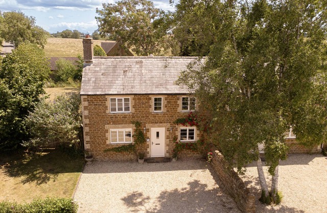 Pet Friendly Rural Cotswold Cottage - 1 Manor Farm Cottage