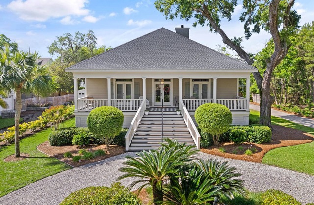Pet Friendly | Spacious Kitchen | Wine Fridge | Garage | Decks | Bonus Room | Fenced Backyard