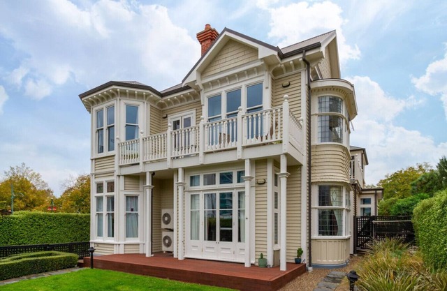 Pet Friendly single level Heritage style home