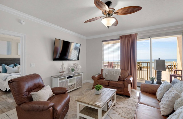 PET FRIENDLY-Beach Service Included-GROUND FLOOR-POOLSIDE CAFE-HOT TUB-GRILLS