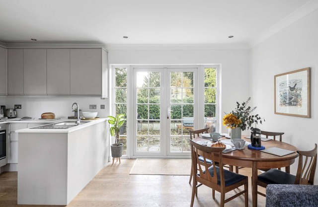 Pet Friendly with enclosed leafy outdoor space