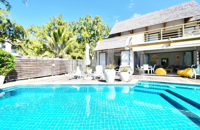 Peters Beach House with pool, waterfront, Poste Lafayette Mauritius
