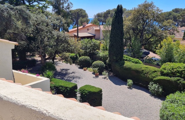 Petit Bastidon - 44m2 -1 bedroom upstairs/double bed and 1 sofa bed downstairs
