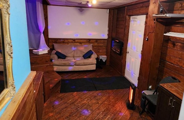 Petit studio très intime, avec spa intérieur au coeur de Shawinigan