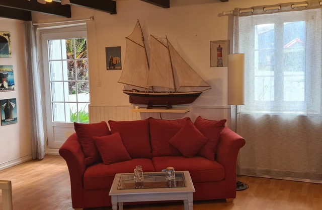 Petite Maison Proche Bourg et à 4km des Plages de Sable Blanc