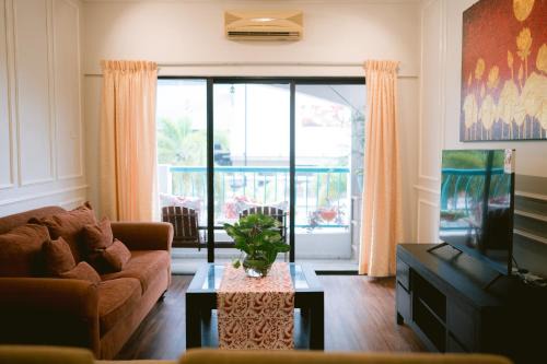 Petronella English Apartment Marina court