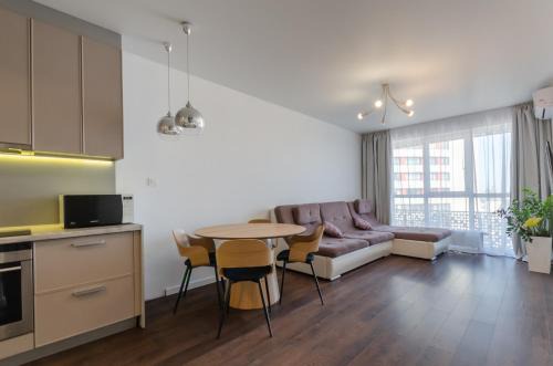 Petrovdom Apartments 16-77b in RC Kvartet, Vasyl Lypkivskyi 16b