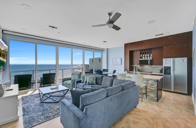 PH, Balcony, Lazy River, I/O Pools, Game Room, Spa, Beach, Luxury 2/2 Penthouse!