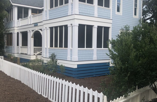 PHENOMENAL NEW HOME 7 BR 7.5 WALK TO E BEACH, EA BR PRIVATE BR & OUTDOOR SPACE