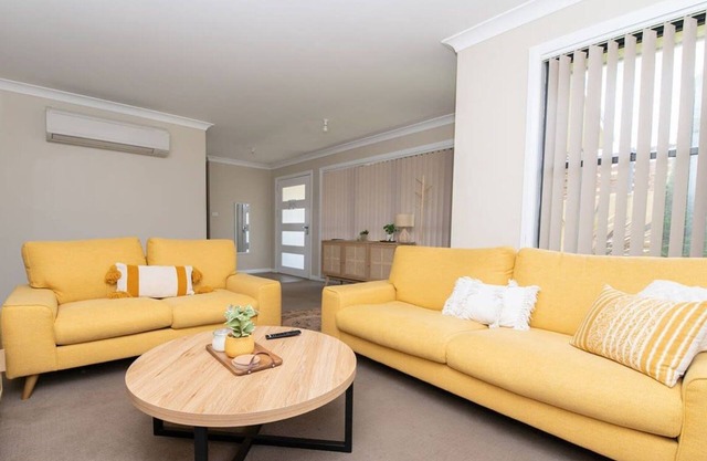 Phillip Villa - Modern & Fresh, Close to Town