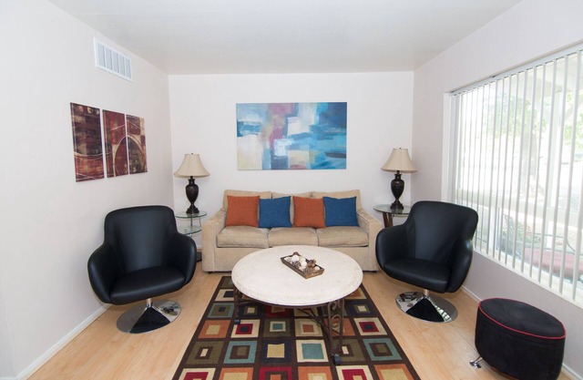 Phoenix/Scottsdale Gem Great Location Entire House, Pets Ok, Close To Everything