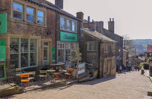 PICCADILLY VIEW, family friendly, with a garden in Haworth