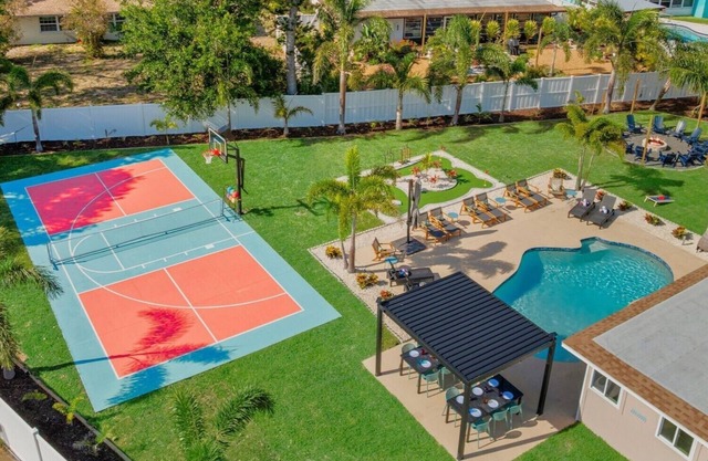 Pickleball, Free Heated Pool, BBall, MiniGolf, FirePit, Close 2 AMI Beaches, IMG