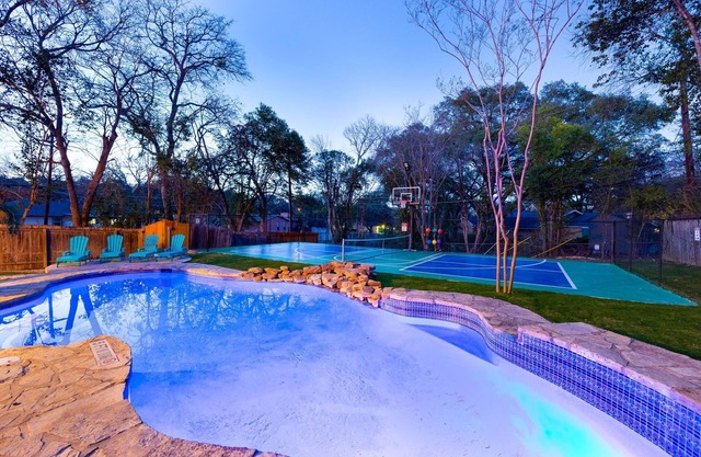 Pickleball & Heated Pool & Game Room & Mini Golf