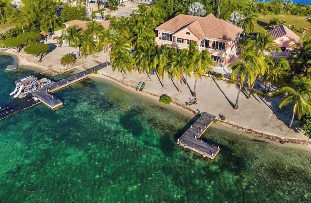 Pieces of Eight LUXE 6BR Rum Point Villa