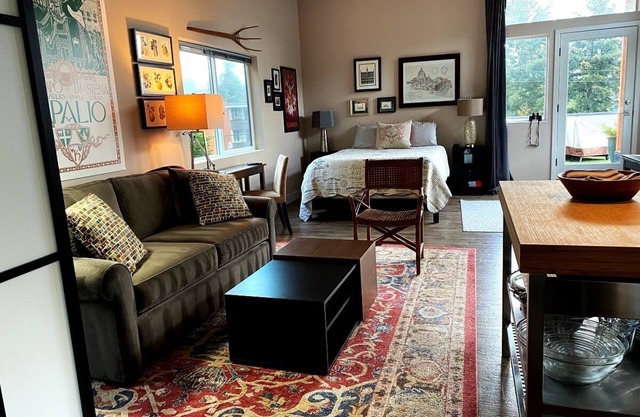 Pied-à-terre by the Lake