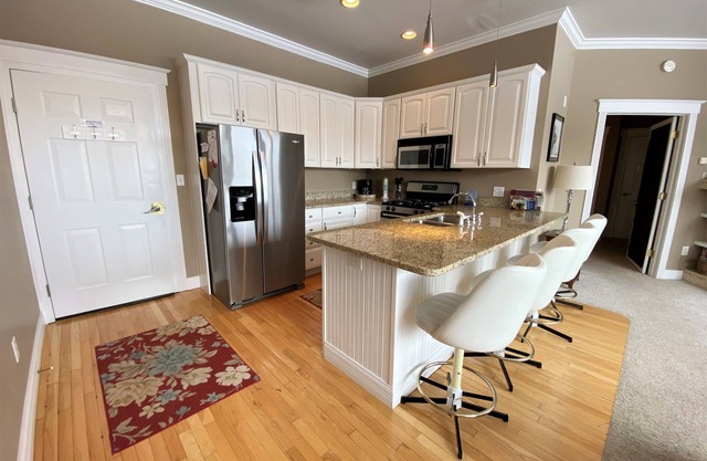 Pier Harbor Condo #1-Downtown St.Ignace