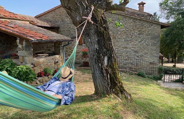 Pietrina: A family villa and pool for 10 in Tuscany near Arezzo