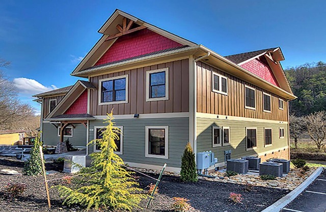 Pigeon Forge - Big Cypress Mansion - 12 Bdrms.
