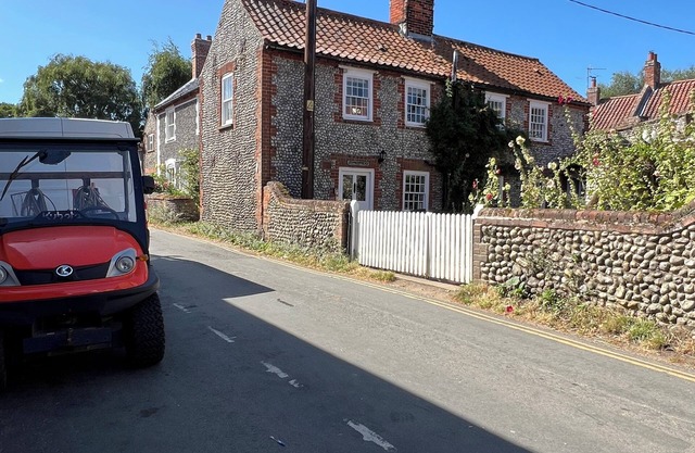Pimpernel Cottage,Blakeney,2 bed,sleeps 3,courtyard,pub&quay a stones-throw.🌟