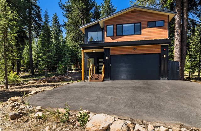 Pine Cone Place Brand New Build, EV Charger, Hydronic Heat, Steam Shower, 500G Wifi, Arcade & PS4