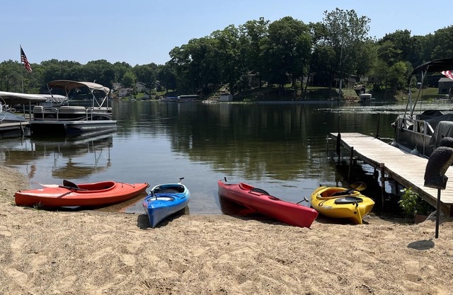 Pine Cove Cottage: Four bedroom home on Pine Lake