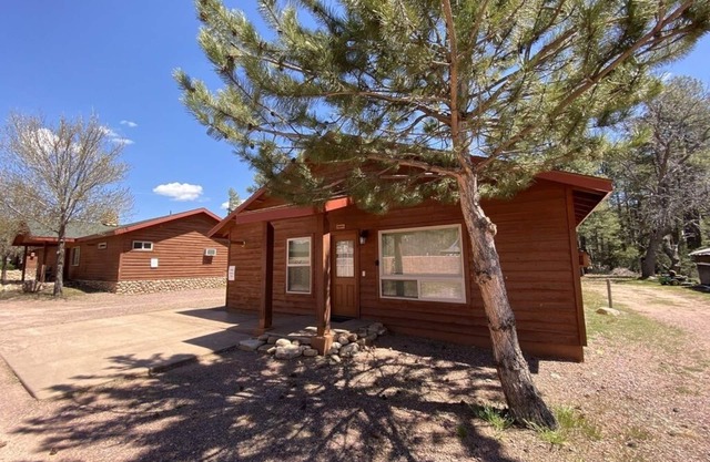 Pine Creek Cabins, Cabin #4