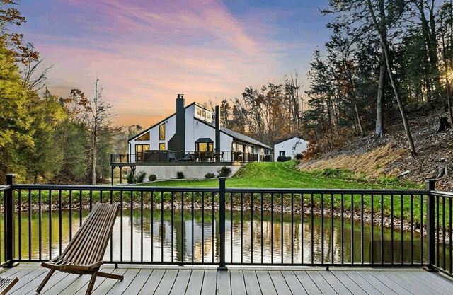 Pine Hollow Lodge. Secluded-Hot tub-Game Room. 16+