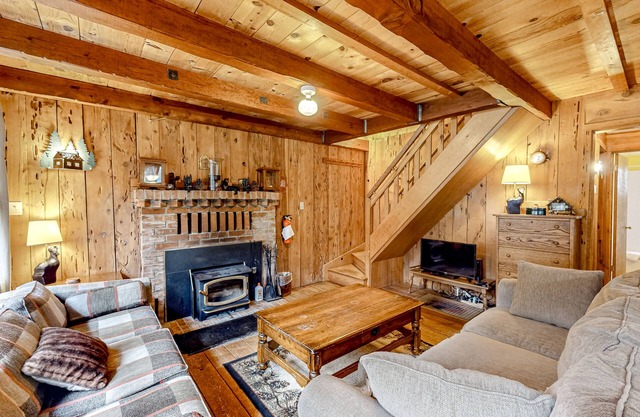 Pine Knolls | Private cabin with hot tub | Pets Welcome
