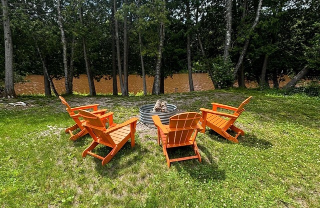 Pine River Cottage -Savor the Summer by the River – A Waterfront Paradise!