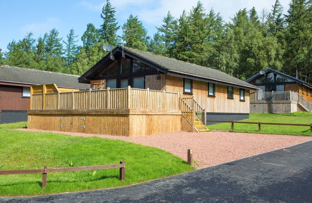 PINE TREE, pet friendly, luxury holiday cottage in Otterburn