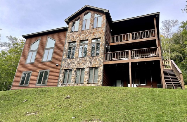 Pinebrook Retreat - Relaxation and adventure all year long!