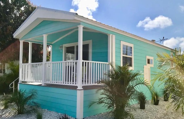 Pinecraft Blue Heron Tiny Home