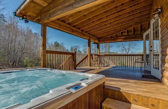 Piney Knob Lodge-15 Min to Lake Lure-30 Min to TIEC-Hot Tub -Stocked Pond-Creek
