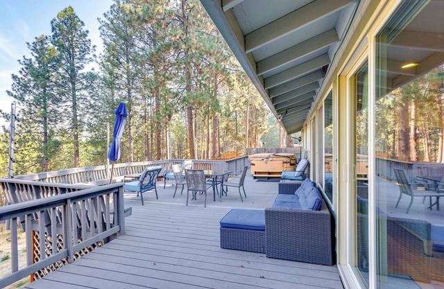 Ping-Pong & Private Hot Tub: Family Cabin in Bend!