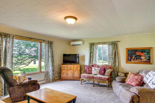Pioneer-Era Retreat in Sanborn with Museum Access