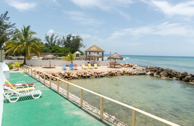 Pipers Cove - Runaway Bay