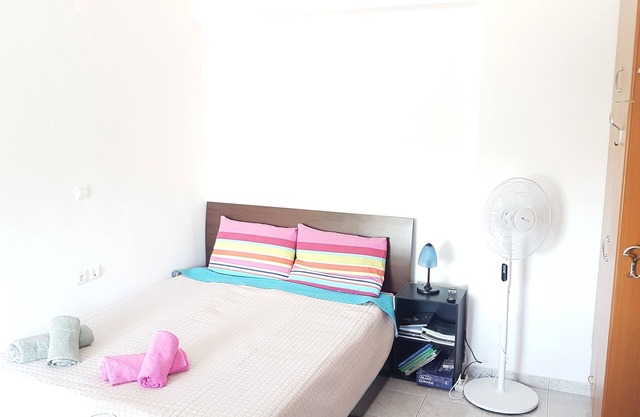PiPi's House is located in Nea Artaki, Evia and has a balcony and sea views.
