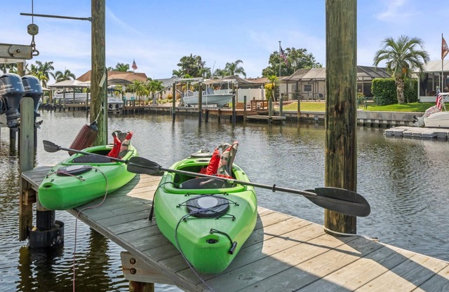 Pirates Den - 4BR Pet-Friendly Waterfront Oasis with Pool, Dock, Kayaks, Bar