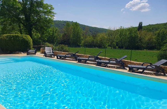 PITTORAL HOUSE 12 PERS private swimming pool, view of the Vézère Valley