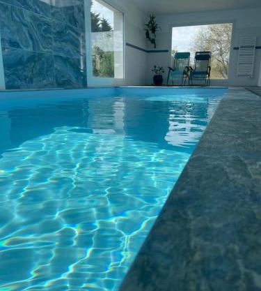 Plage à 300 m, piscine 29 degrés, 5 chambres, 4 sdb, calme